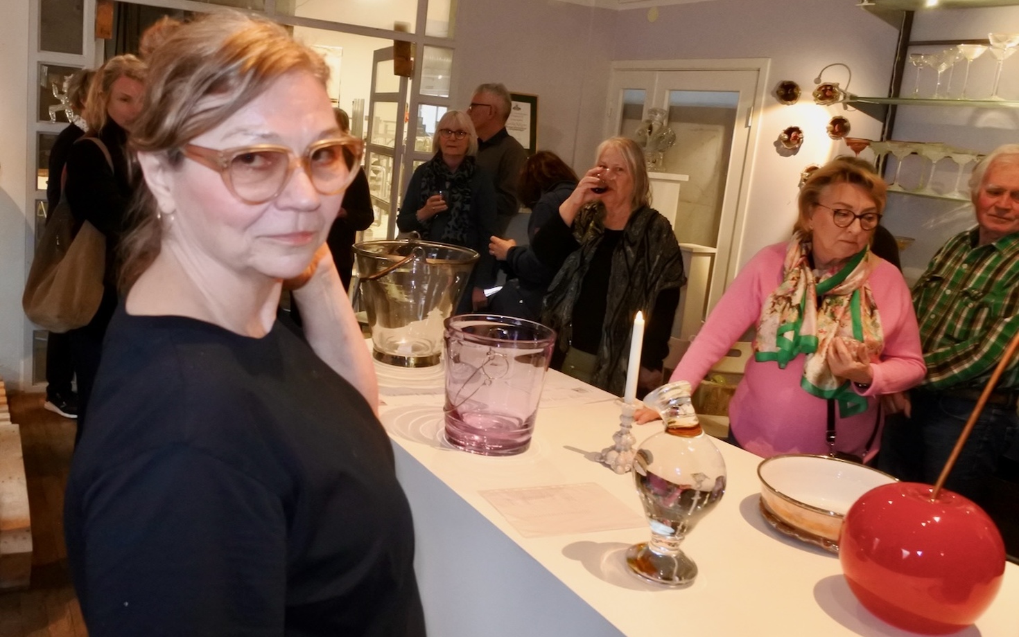 Konstgillet på besök hos glaskonstnären Gunilla Kihlgren