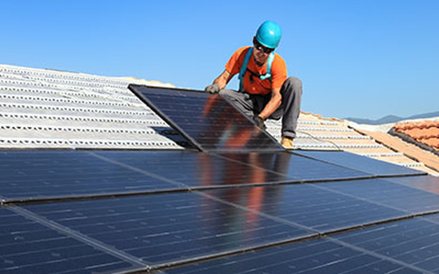 Ny lag: Inget bygglov krävs för solcellspaneler och solfångare