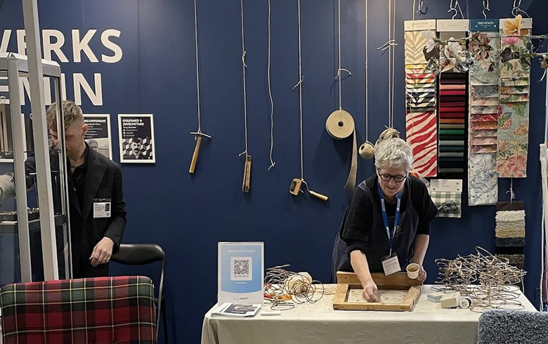 Studenterna bjuder på levande hantverk på Nya Antikmässan