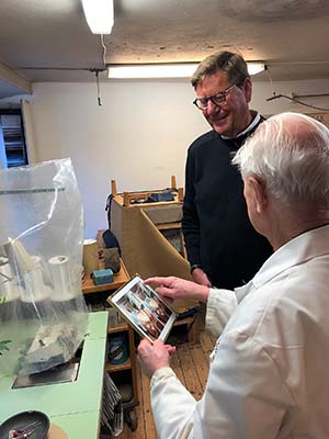 Tapetserar Bengt Pettersson och Johan Sterndal, vd för Stockholms Hantverksförening.